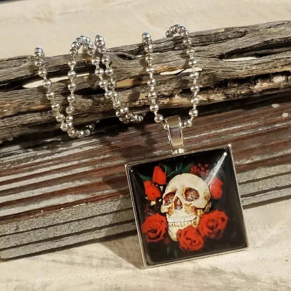 Edgy Goth Skull Red Roses on Black Glass Cabochon Pendant  Necklace - Picture 4 of 4